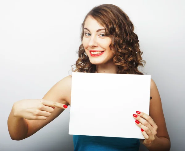 Woman holding blank card — Stock Photo, Image
