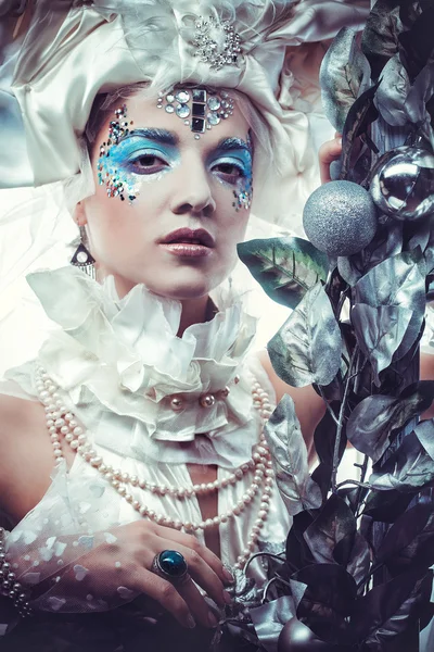 Mujer de belleza invernal. Maquillaje de vacaciones. — Foto de Stock