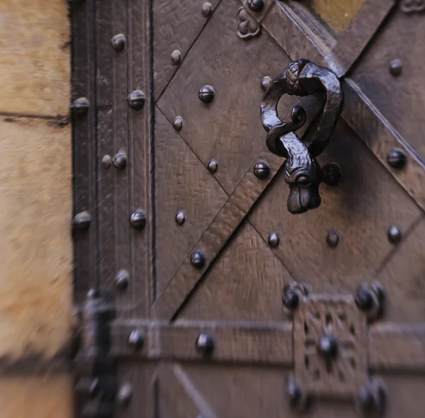Gyönyörű fém kapu az ősi vár, Prága — Stock Fotó