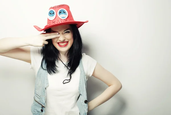 Retrato de moda Hipster Girl en Red Hat —  Fotos de Stock