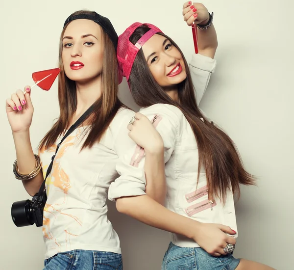 Dos jóvenes chicas bastante hipster —  Fotos de Stock