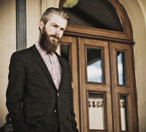 Retrato de jovem belo homem elegante — Fotografia de Stock