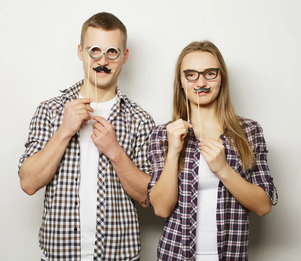 Schönes Paar mit Party-Brille — Stockfoto