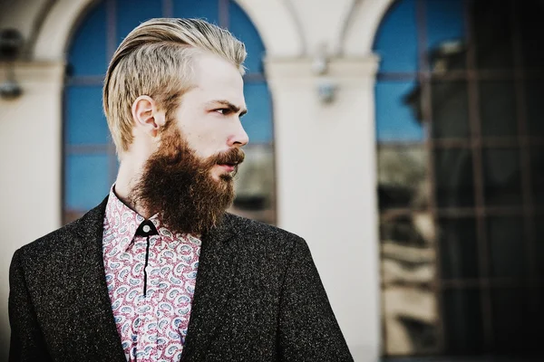 Retrato de jovem belo homem elegante — Fotografia de Stock