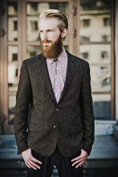 Retrato de jovem belo homem elegante — Fotografia de Stock