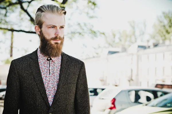 Retrato de jovem belo homem elegante — Fotografia de Stock