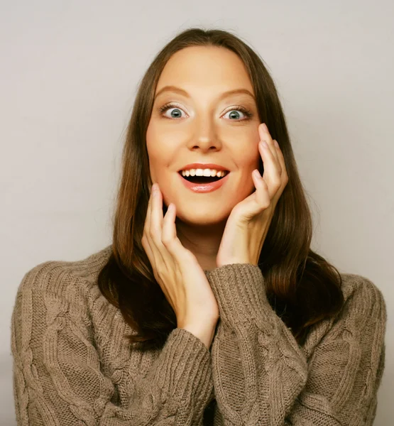 Schöne junge Frau — Stockfoto