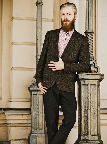 Retrato de jovem belo homem elegante — Fotografia de Stock