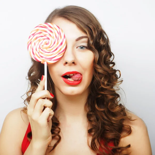 Ung kvinna som sexuell anläggning lollipop. — Stockfoto
