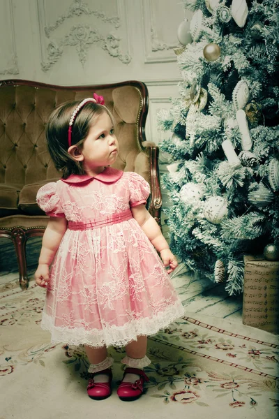 Girl near cristmass tree, holiday picture — Stock Photo, Image