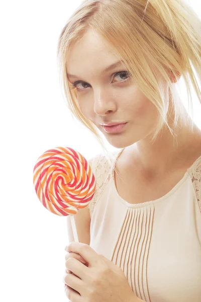 Moteblond kvinne som holder lollipop – stockfoto