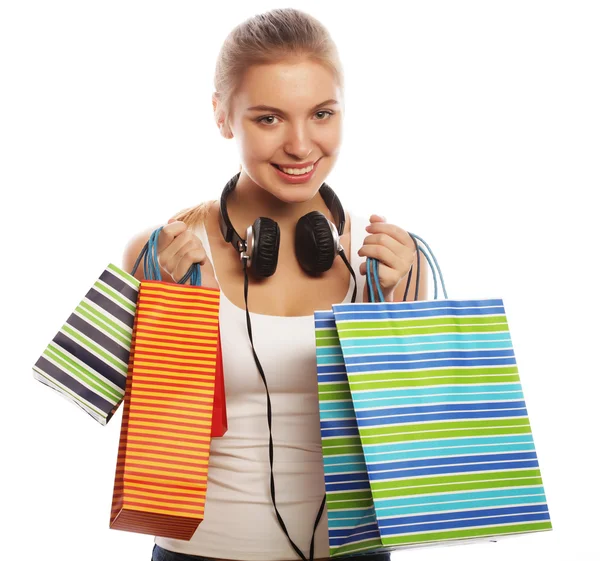 Joven feliz mujer sonriente con bolsas de compras — Foto de Stock
