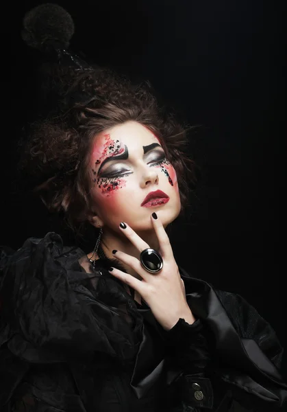 Mladá žena s kreativním make-upem — Stock fotografie