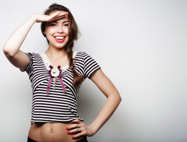 Güzel, genç, şaşkın kadın.