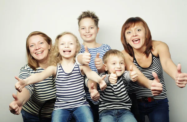 Two moms and three kids — Stock Photo, Image