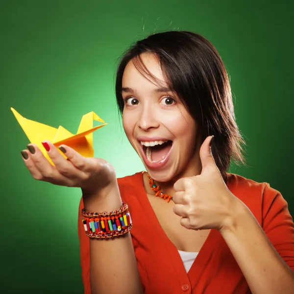 Mujer expresión joven con pájaro de papel —  Fotos de Stock