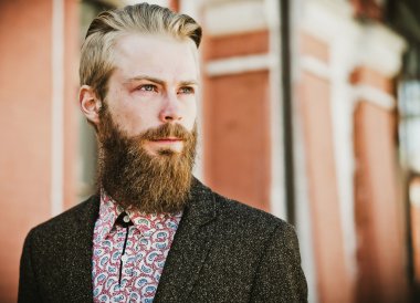 genç yakışıklı çekici sakallı model adam