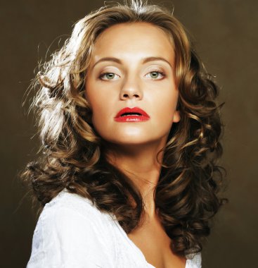 Güzel sarışın kadın.