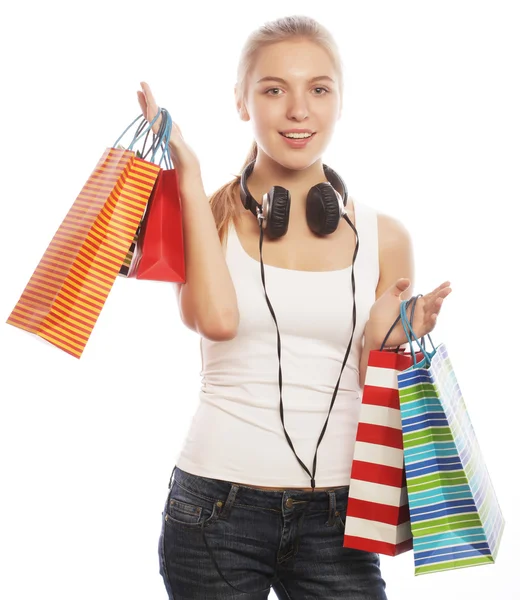 Joven feliz mujer sonriente con bolsas de compras — Foto de Stock