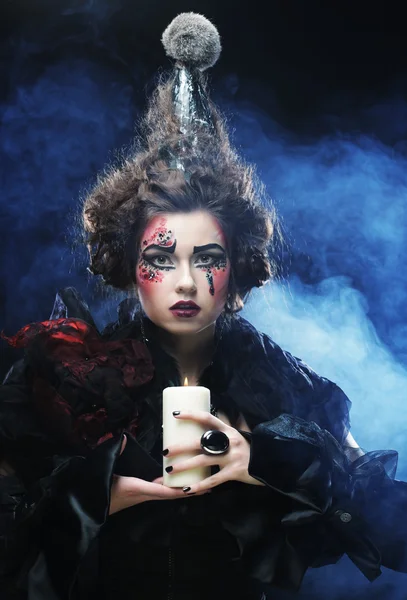 Молодая женщина с творческим макияжем. Хэллоуин. — стоковое фото