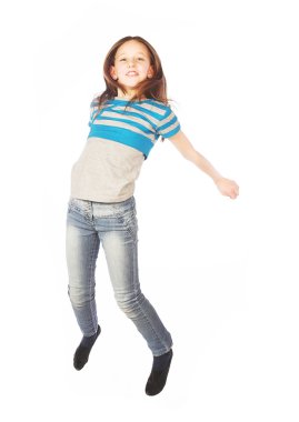 Kız beyaz arka planda zıplıyor