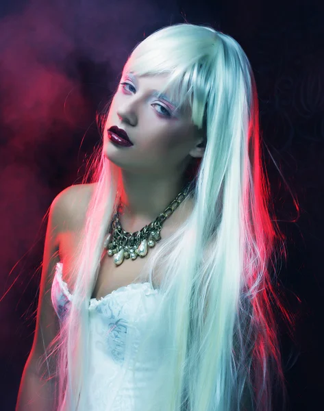Donna magica con capelli slilver — Foto Stock