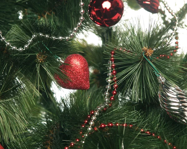 Boules de Noël et guirlande — Photo