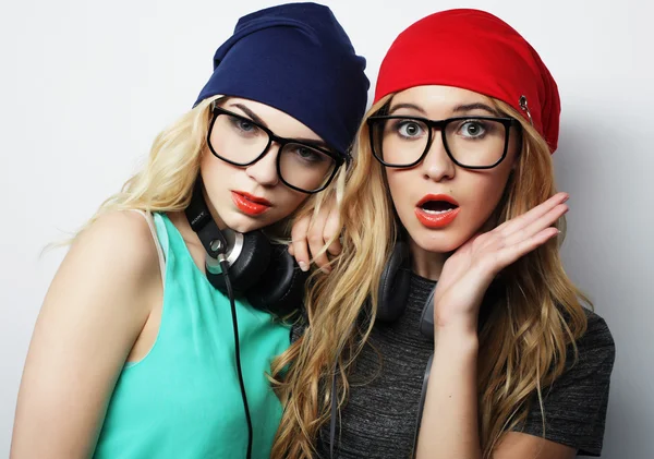 Dos mejores amigos chicas hipster — Foto de Stock