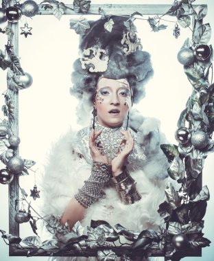 Beyaz arkaplan üzerinde Kar Kraliçesi