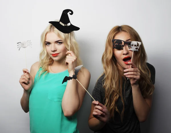 Zwei stylische sexy Hipster Mädchen bereit für die Party — Stockfoto