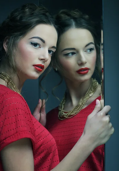 Beautiful  girl female model with bright makeup  and her reflect — Stock Photo, Image