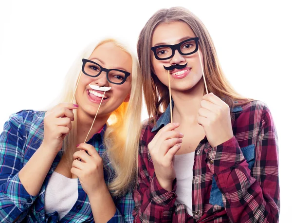 Twee stijlvolle sexy hipster meisjes — Stockfoto