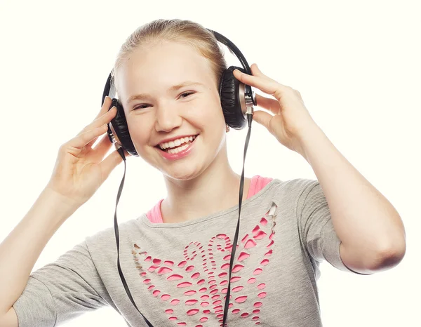 Hermosa niña feliz con auriculares — Foto de Stock