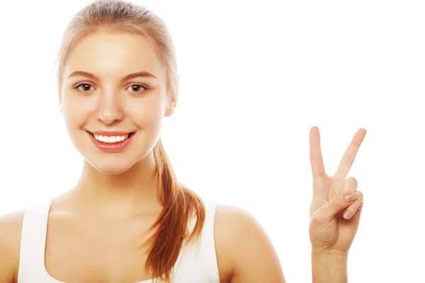 Portrait of happy young woman giving peace sign — Stock Photo, Image