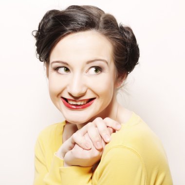 Kadın kocaman mutlu gülümseme ile