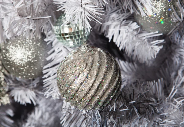 Χριστουγεννιάτικο δέντρο διακόσμηση από κοντά — Φωτογραφία Αρχείου