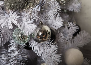 Noel ağacı süslemesi kapat