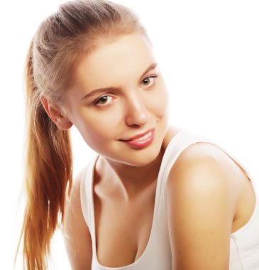 güzel kadın model beyaz zemin üzerine