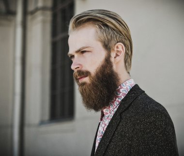 Genç güzel şık adam portresi