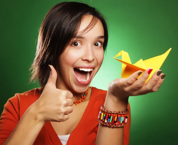 Mujer expresión joven con pájaro de papel —  Fotos de Stock