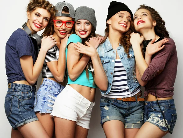 Gruppo di cinque ragazze amiche — Foto Stock