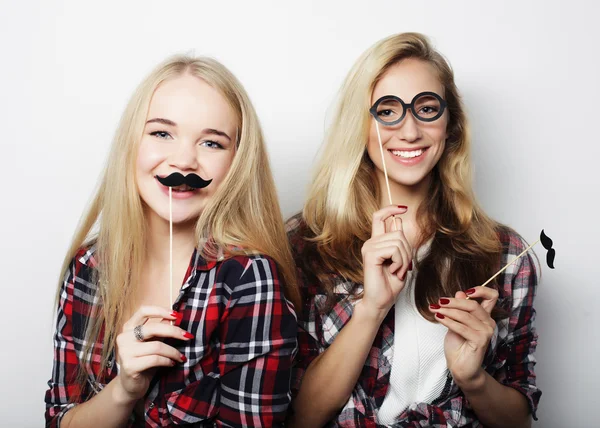 Två eleganta hipster flickorna bästa vänner redo för fest — Stockfoto