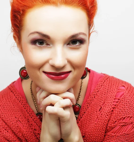 Jovem mulher bonita com grande sorriso feliz — Fotografia de Stock