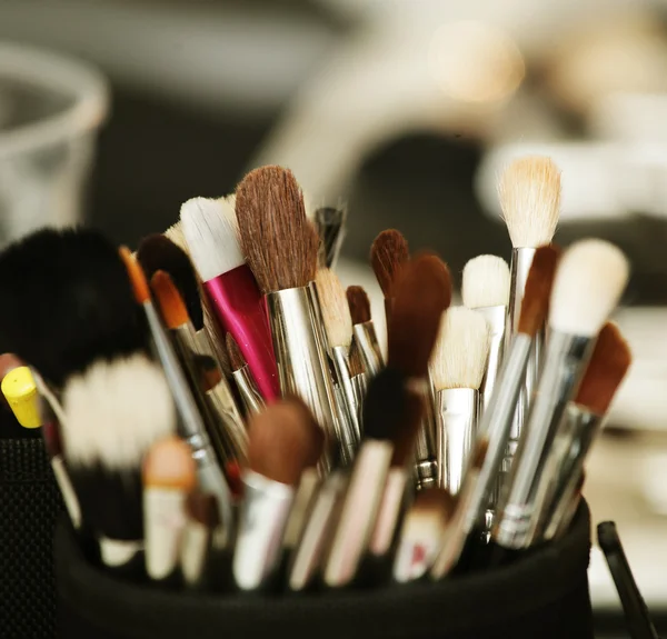 Make-up-Werkzeuge in der Halterung — Stockfoto