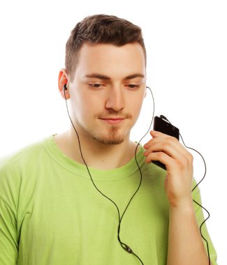 müzik dinleme ve smartphone kullanarak adam