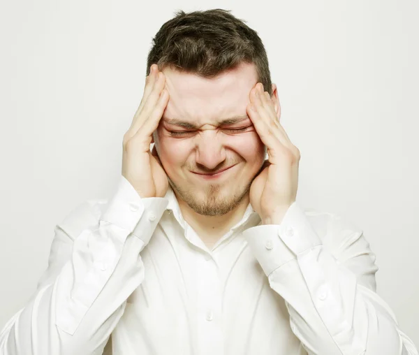 Homem de negócios com uma dor de cabeça ou problema — Fotografia de Stock