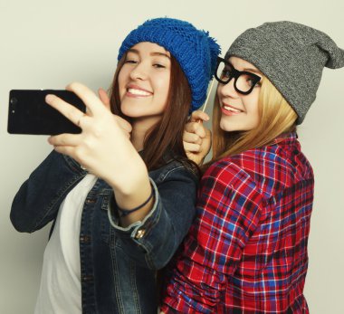 Selfie Çeken Kadınlar