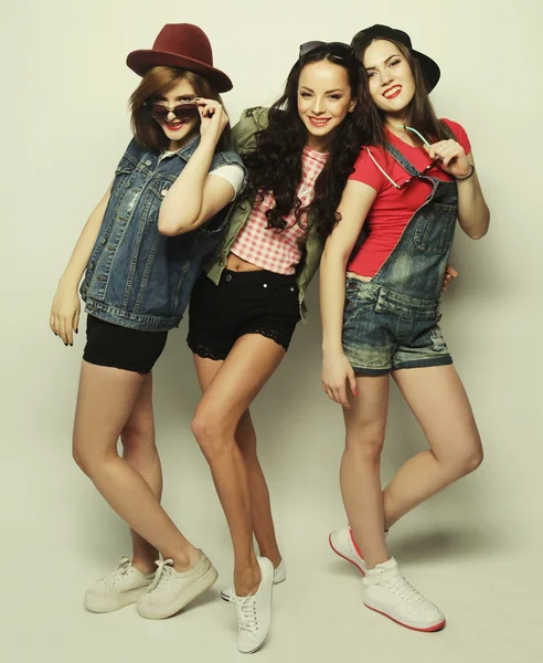 Tre eleganti ragazze hipster sexy migliori amici — Foto Stock