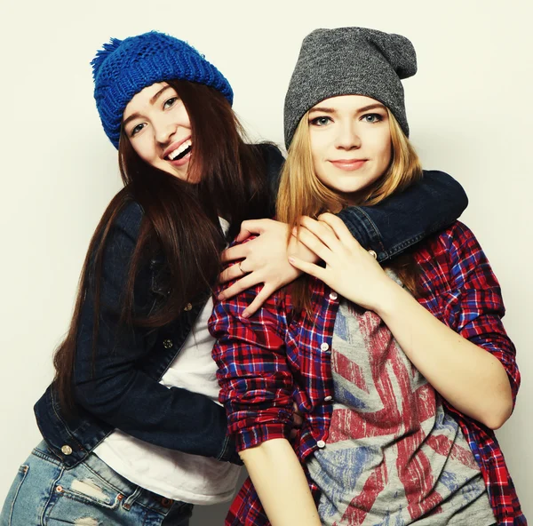 Duas elegantes meninas hipster sexy melhores amigos — Fotografia de Stock