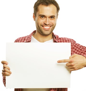 genç adam boş tabela gösterilen sakallı